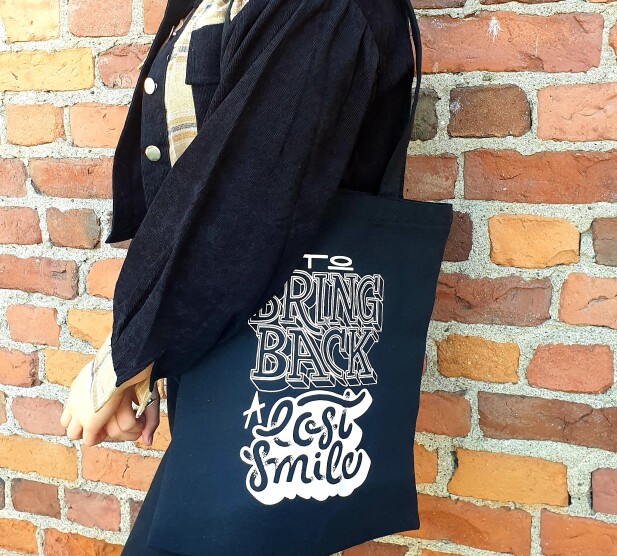 LIV bag musta image